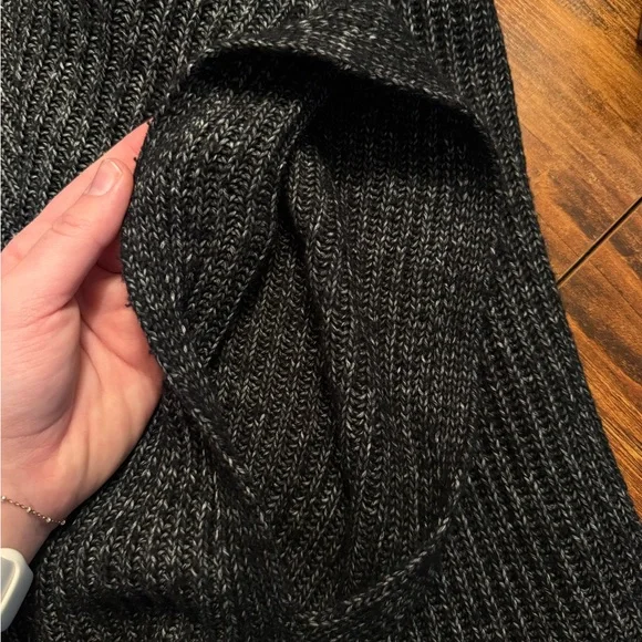 American Eagle Outfitters Black and Gray Knit Poncho/Shrug - Picture 7 of 10